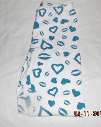 Tre pantaloni bimba e impermeabile