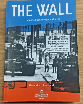 Libro THE WALL - It Happened at Checkpoint Charlie