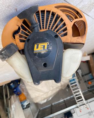 Decespugliatore a motore come nuovo