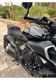 Ducati Diavel V4 Total 2024 Carbonio
