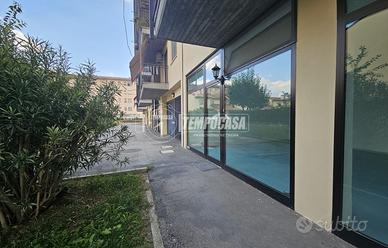 Negozio piano terra in zona centrale