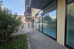 Negozio piano terra in zona centrale