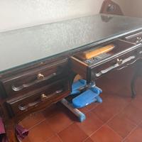 Scrivania con vetro rimovibile
