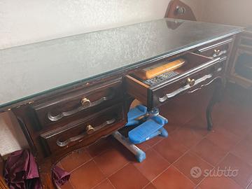 Scrivania con vetro rimovibile