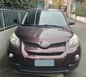 TOYOTA URBAN CRUISER 