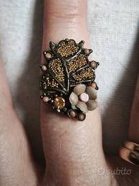 Anello artigianale foglia con fiori e perline