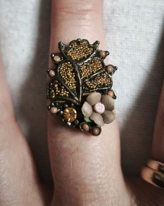 Anello artigianale foglia con fiori e perline