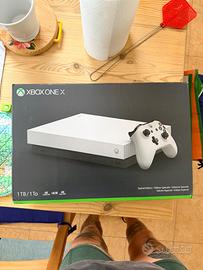 XBOX ONE X GTA V + METAL GEAR V