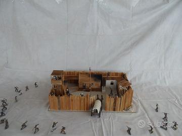 FORT APACHE scala 1:32 in legno 58x38 cm. figurini
