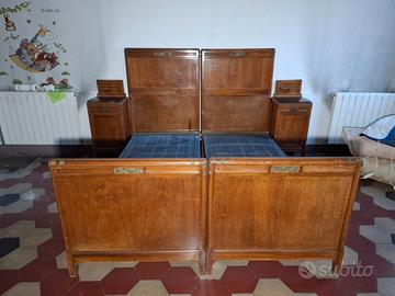 Letti e comodini d'epoca Liberty con marmo nero