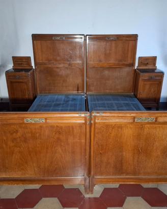 Letti e comodini d'epoca Liberty con marmo nero