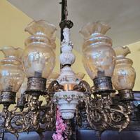 antico lampadario bronzo e Capodimonte 