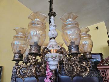 antico lampadario bronzo e Capodimonte 