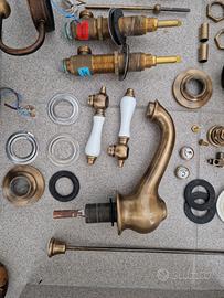 Rubinetteria e accessori bagno vintage