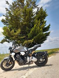 Honda cb1000r 