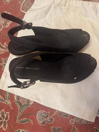 Tommy Hilfiger, numero 37, modello con zeppa.