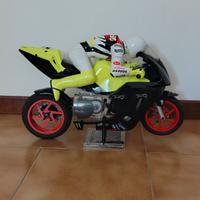 Honda RC211V radiocomandata con motore a scoppio