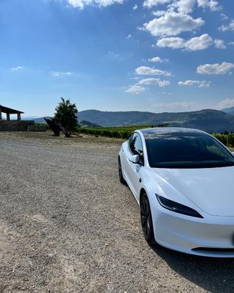 Tesla model 3 premium