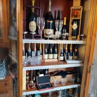 vetrina con spumanti di da collezione