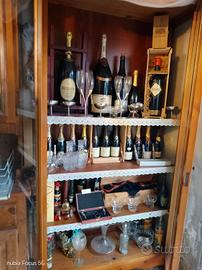 vetrina con spumanti di da collezione