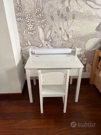 Set tavolo e sedia bambini con rotolo porta carta