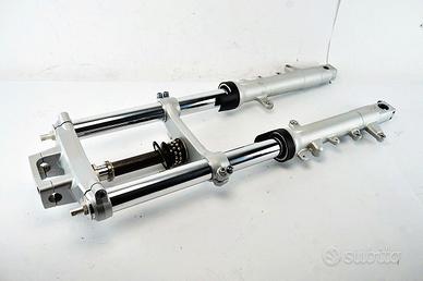 SUZUKI GSR 600 06 11 forcella con piastre e riser