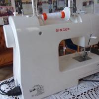 Macchina da cucire SINGER portatile come nuova