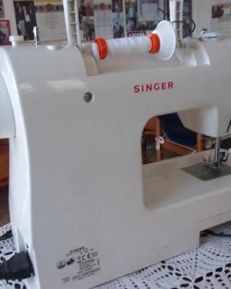 Macchina da cucire SINGER portatile come nuova