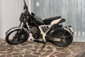 Scrambler su base Honda Dominator 650