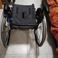 Carrozzina ad autospinta superleggera