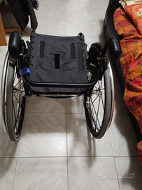 Carrozzina ad autospinta superleggera