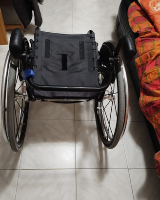 Carrozzina ad autospinta superleggera