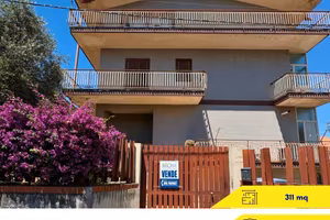 GRAVINA villa ideale per 2 famiglie