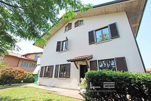 Villa di 459 m² con più di 5 locali e box auto dop