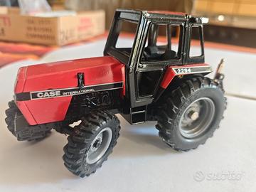 Trattore agricolo Case International 2294 rosso