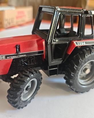 Trattore agricolo Case International 2294 rosso