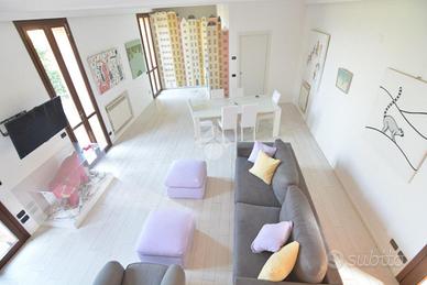 VILLA A SCHIERA A RONCO BRIANTINO