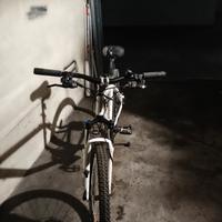 montan bike in alluminio pari a nuovo 