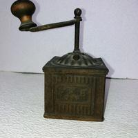 Macinino per caffè antico