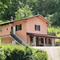 Villa con terreno e bosco