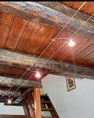 illuminazione su cavi con faretti e trasformatore