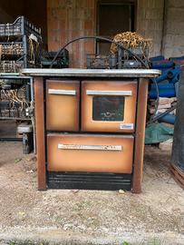 Cucina economica a legna vintage con forno