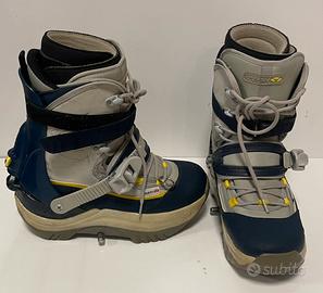 Scarponi da snowboard con attacchi rapidi