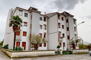 Appartamento di 100 m² con 4 locali e posto auto a