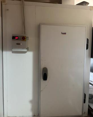 Cella frigo 220v 2mtx2mt h2,50mt