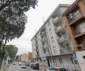 Stanza singola a Monza con balcone libera subito
