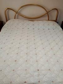 Copriletto in cotone vintage fatto all'uncinetto.