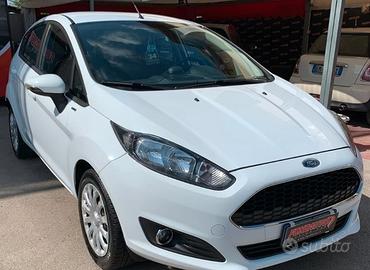 Ford fiesta bianca trattabili