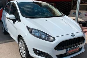 Ford fiesta bianca trattabili