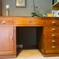 Scrivania antica in noce